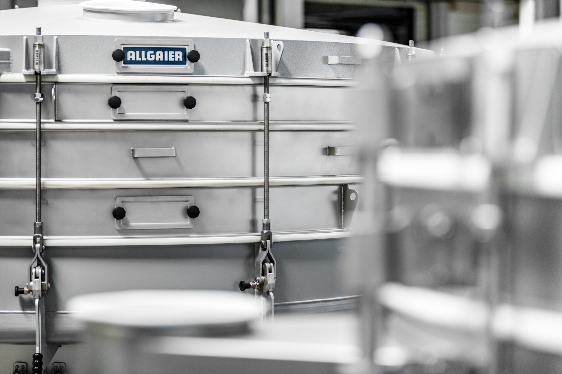 Delumping Springle Case Study: Sieving Acetaminophen | Elcan Industries